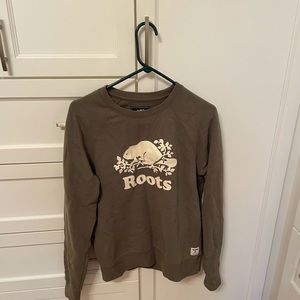 medium roots crewneck